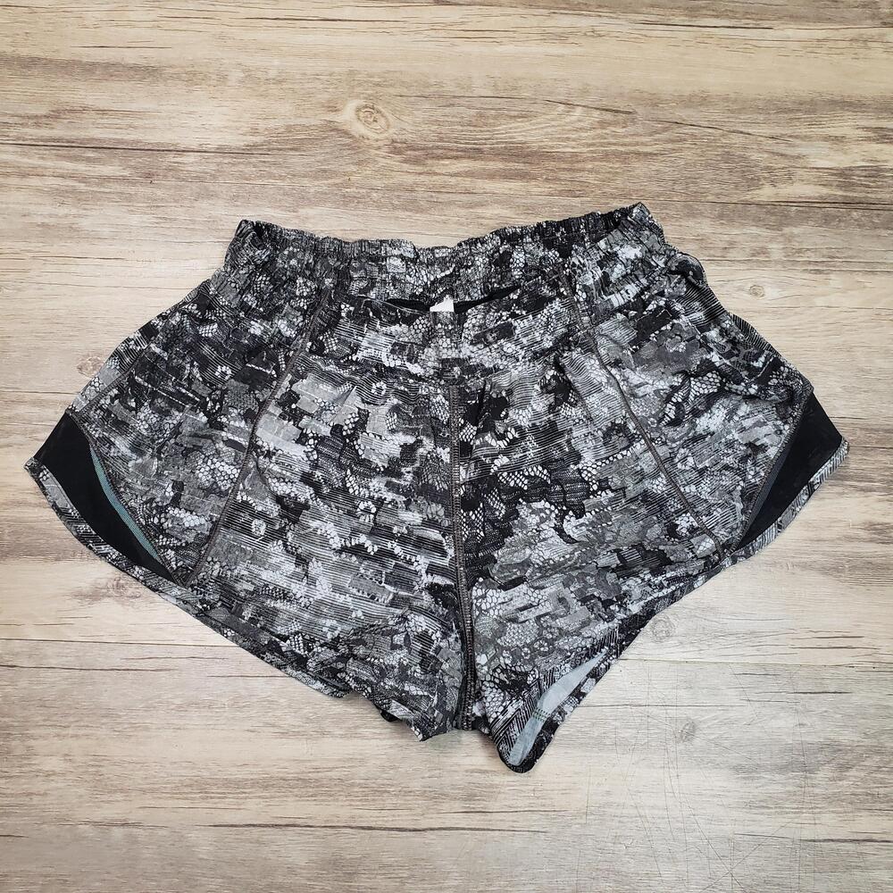 Lululemon Running Shorts Womens 8 Black Animal Print Lined Athletic 3 Inseam